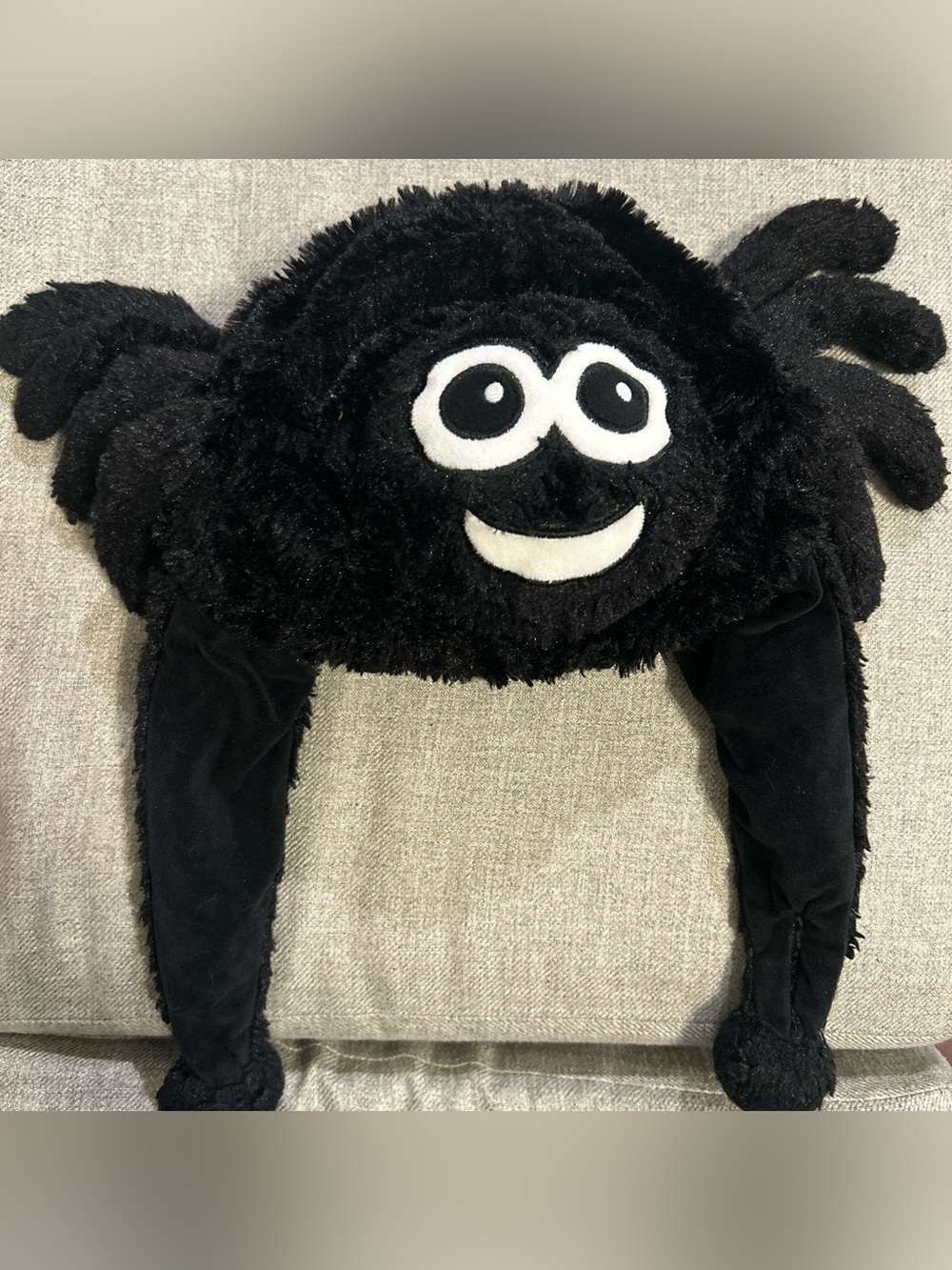 Source Unknown Black Plush Spider Hat with Smiling Face
